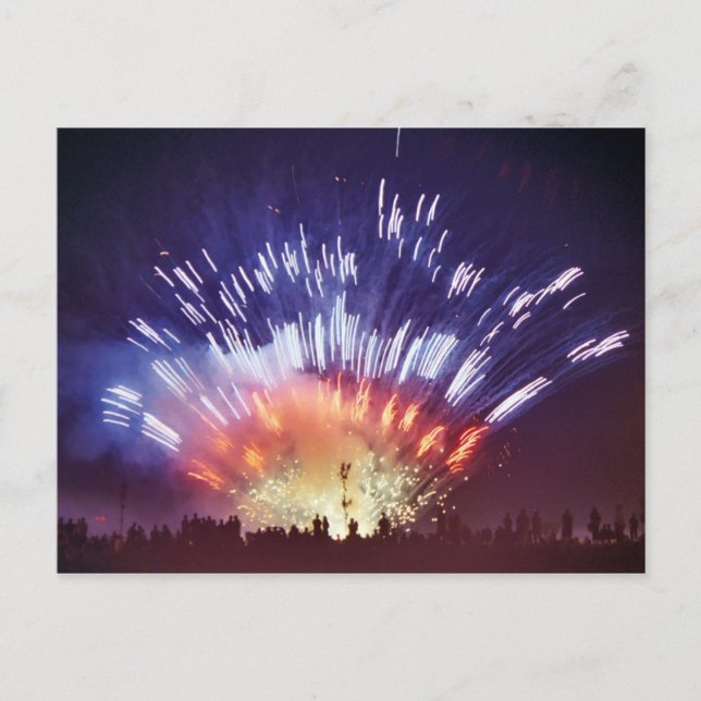 Carte Postale Regarder les feux d'artifice (Devant)