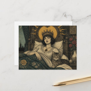 Carte Postale Reine de conte de fée et son chat au lit