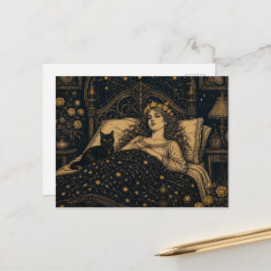 Carte Postale Reine de fantasy et son chat noir au lit