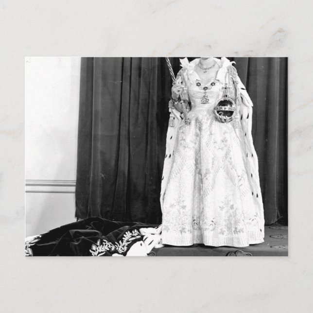 Carte Postale Reine Elizabeth II portant son couronnement (Devant)