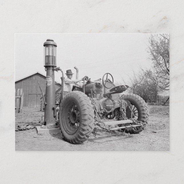 Carte Postale Remplissage du tracteur, 1940 (Devant)