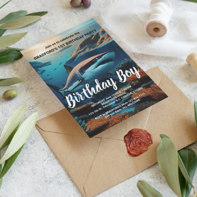 Carte Postale Requin majestueux glissant à travers les profondeu (Créateur téléchargé)