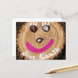 Carte Postale Rire le visage de l'arbre avec les coquilles de pa