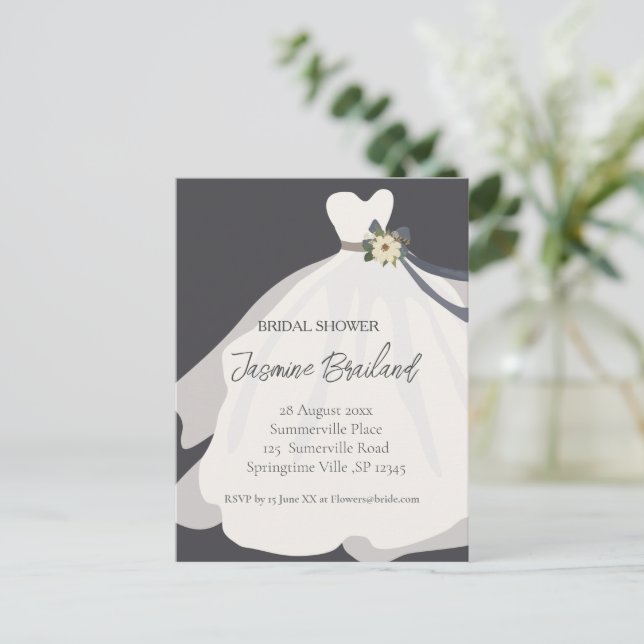 Carte Postale  Robe de mariée florale simple pour la douche de l (Debout devant)