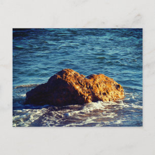 Carte Postale Rocher rouge dans l'eau
