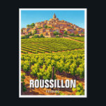 Carte Postale Roussillon France Travel<br><div class="desc">Le Roussillon est un village pittoresque situé au coeur de la région provençale du Lubéron, dans le sud de la France. Perché au sommet d'une colline et entouré de forêts luxuriantes et de vignobles, Roussillon est surtout connu pour ses impressionnantes falaises ocre et ses édifices aux accents rouges, qui donnent...</div>