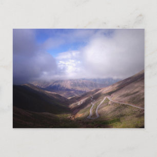 Carte Postale Route Serpentine de la montagne de Salta avec nuag