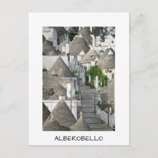 Carte Postale Rue avec trulli maisons à Alberobello, Pouilles