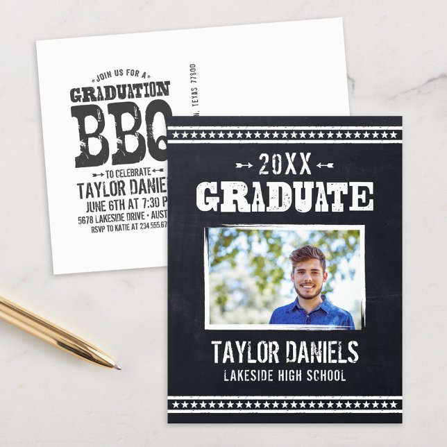Carte Postale Rustic Chalkboard Graduation Photo BBQ Invitation (Créateur téléchargé)
