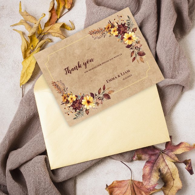 Carte Postale Rustique jaune Bourgogne Floral Mariage Merci (Rustic Yellow Burgundy Floral Wedding Thank You Postcard)