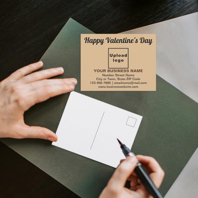 Carte Postale Salutation de Saint-Valentin pour la lumière Brown (Business brand with Valentine greeting on light brown postcard to advertise your business.)
