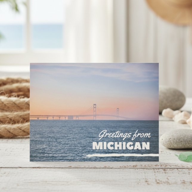 Carte Postale Salutations du détroit de Mackinaw du Michigan (The perfect gift for the Great Lakes soul.)