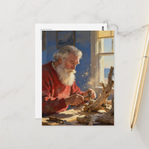 Carte Postale Santa sculpte du bois flotté dans un chalet au bor