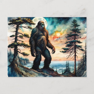 Carte Postale Sasquatch debout sur la crête surplombant l'océan