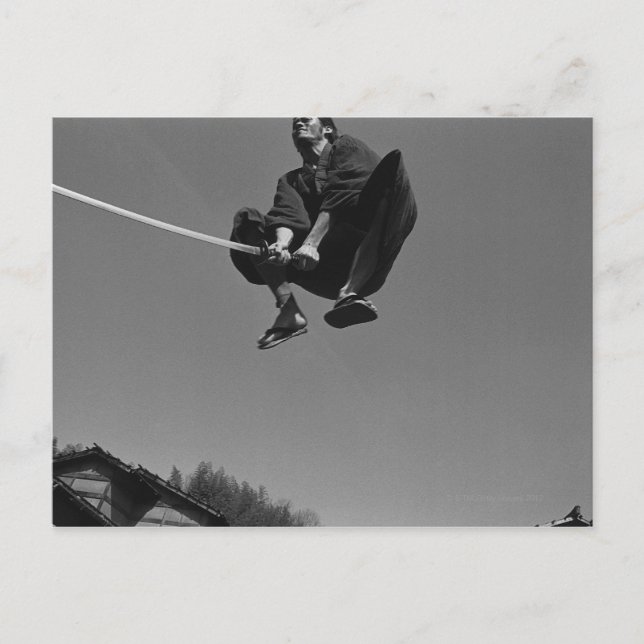 Carte Postale Saut de guerrier de Samouraï avec une épée 3 (Devant)