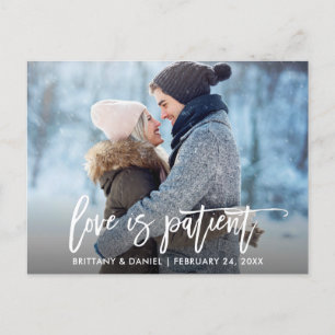 Carte Postale Script de brosse Nouvelle date Mariage L'amour est