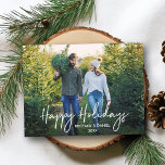 Carte Postale Script manuscrit Happy Holidays Couple Photo<br><div class="desc">Script manuscrit moderne tendance Joyeux jours fériés Photo Carte postale</div>