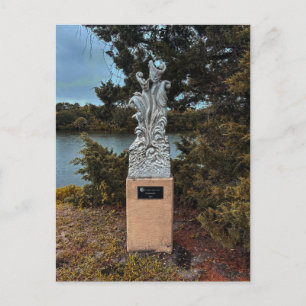 Carte Postale Sculpture commémorative sur socle de pierre