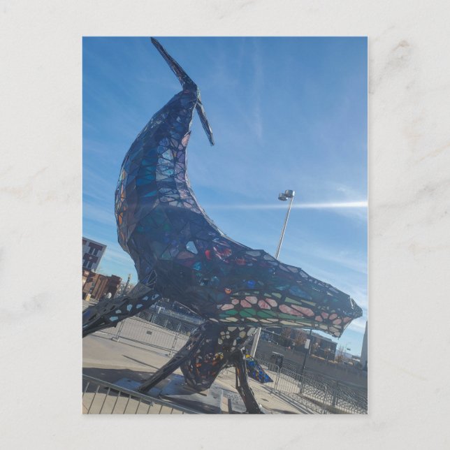Carte Postale Sculpture de baleine métallique colorée (Devant)