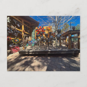 Carte Postale Sculptures d'aliens et de fleurs en métal