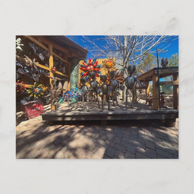 Carte Postale Sculptures d'aliens et de fleurs en métal (Devant)