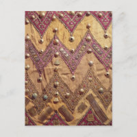 Section de tissu brodé avec plaques d'or