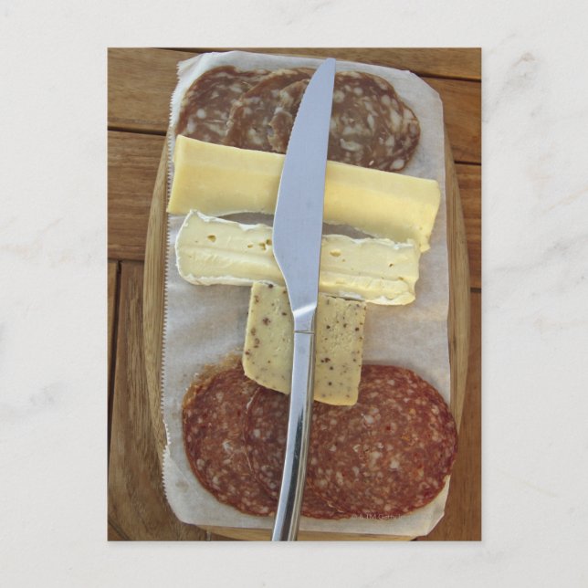 Carte Postale Sélection de fromages gourmands et de viandes coup (Devant)