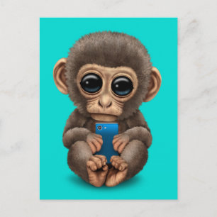 Carte Postale Singe Bébé mignon tenant un téléphone portable ble
