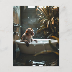 Carte Postale Singe drôle dans la salle de bain