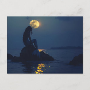 Carte Postale Sirène assise sur un rocher la nuit