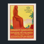 Carte Postale Sitmar Linie Poster vintage années 1930<br><div class="desc">Affiche de voyage d'époque en langue allemande, ornée d'une grande statue rouge évoquant une figure égyptienne antique assise en évidence au bord d'une rivière, entourée de palmiers contre un ciel jaune. Le texte et les symboles annoncent une ligne de croisière offrant des visites à prix réduits vers différentes destinations méditerranéennes....</div>