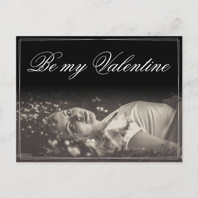 Carte Postale Sois ma Saint-Valentin - jeune femme allongée (Devant)
