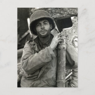 Carte Postale Soldat américain 2ème guerre mondiale dans la forê
