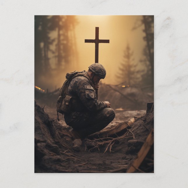 Carte Postale Soldat de Dieu tenant une croix en bois (Devant)
