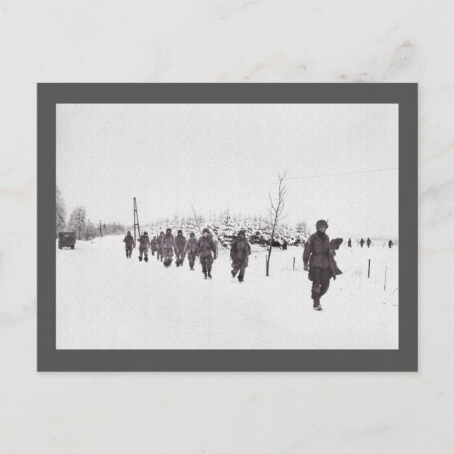 Carte Postale Soldats se déplaçant dans la neige (Devant)