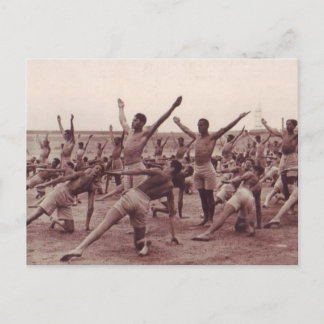 Carte Postale Soldats vintages en exercice