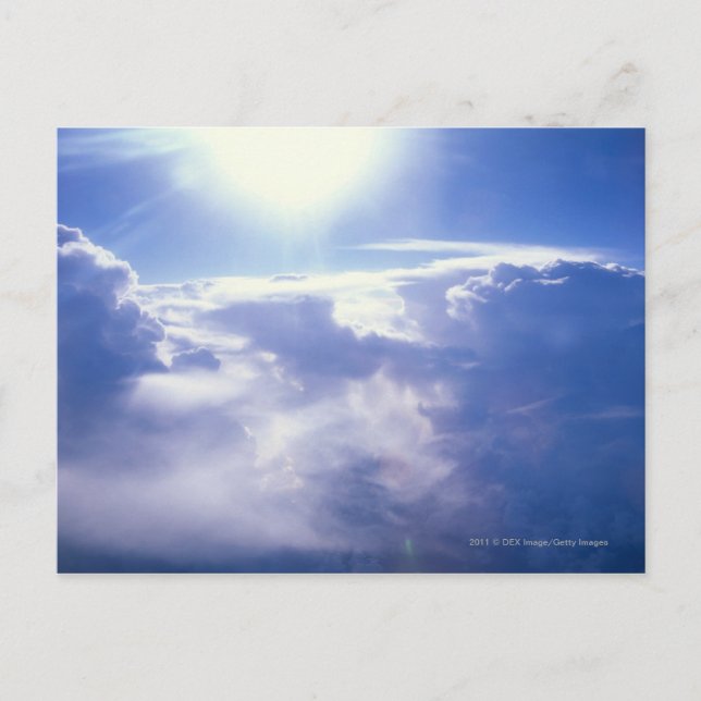 Carte Postale Soleil brillant à travers les nuages (Devant)