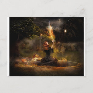 Carte Postale Sorcière exécute des sorts de cercle magique