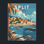 Carte Postale Split Croatie Travel Art Vintage<br><div class="desc">Fractionner la conception de déplacement vectoriel rétro. Split,  historiquement connue sous le nom de Spalato,  est la deuxième plus grande ville de Croatie après la capitale Zagreb,  la plus grande ville de Dalmatie et la plus grande ville de la côte croate.</div>