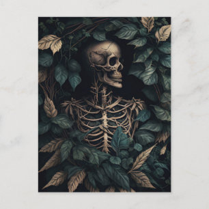 Carte Postale Squelette dans les feuilles vertes