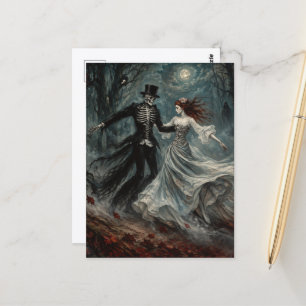 Carte Postale Squelette dansant et femme dans les bois pleine lu