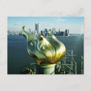 Carte Postale Statue de la Liberté de la flamme et de Manhattan 