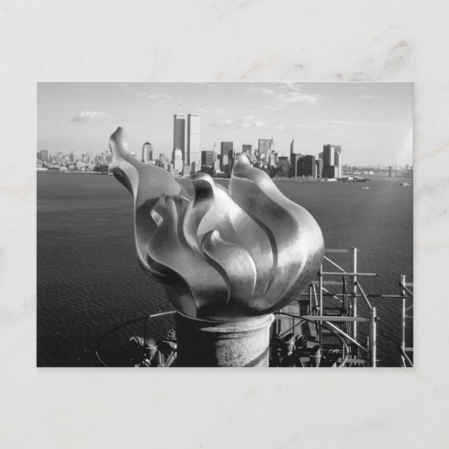 Carte Postale Statue de la Liberté de la flamme et de Manhattan  (Devant)