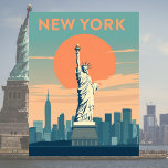 Carte Postale Statue de la Liberté Vintage voyage de New York<br><div class="desc">Capturez l'essence du symbole le plus emblématique de l'Amérique avec cette carte postale vintage de la Statue de la Liberté à New York. Surplombant la ligne d'horizon de la ville depuis Liberty Island, Lady Liberty a accueilli des millions de voyageurs dans le pays des opportunités. Avec son design rétro et...</div>
