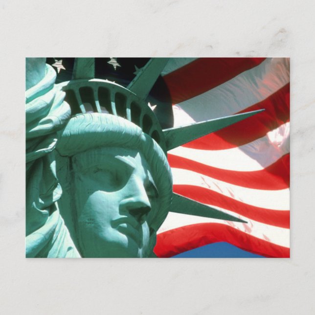 CARTE POSTALE STATUE DE LIBERTÉ AVEC DRAPEAU AMÉRICAIN (Devant)
