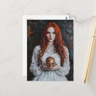 Carte Postale Superbe femme aux cheveux roux avec un crâne en or