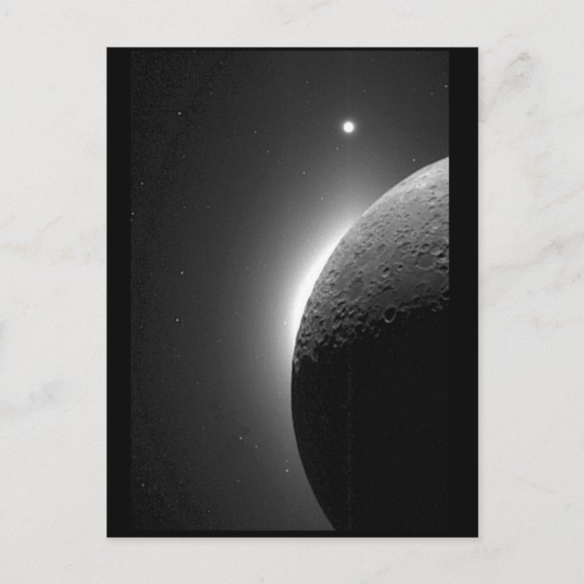 Carte Postale Superbe image de la NASA, la Lune éclairée par la  (Devant)