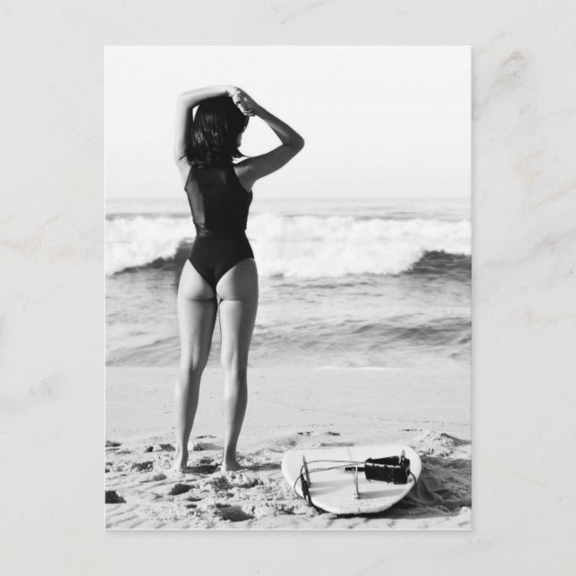 Carte Postale Surfer Girl noir & blanc photo (Devant)