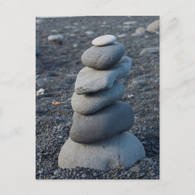 Carte Postale Tas de rochers gris sur la plage (Devant)