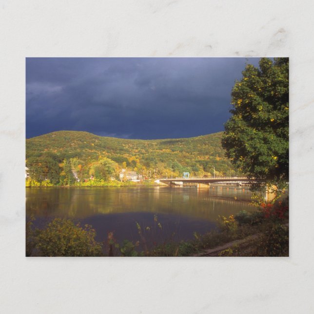 Carte Postale Tempête d'automne au-dessus du fleuve Connecticut (Devant)